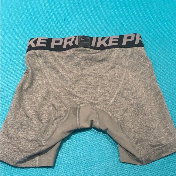 nike biker shorts - Picture 3 of 4